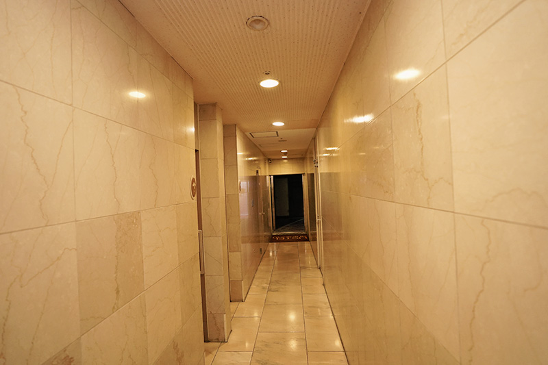 hotel-entrance-13