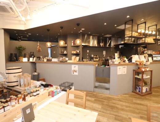 テラス席あり！くつろぎ空間のお洒落カフェ（N&H CAFE）