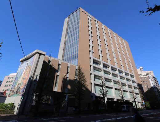 都心にキャンパスを構える大学（東洋学園大学）
