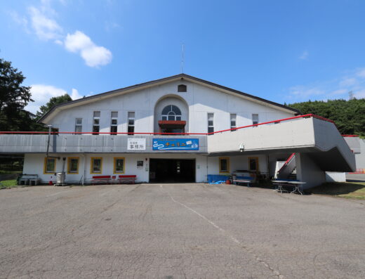 広大なサーキットと多彩な屋外ロケーションを備えた大型施設（群馬サイクルスポーツセンター）